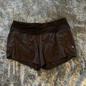 Lululemon hotty hot black shorts 2.5” size 6 low-rise